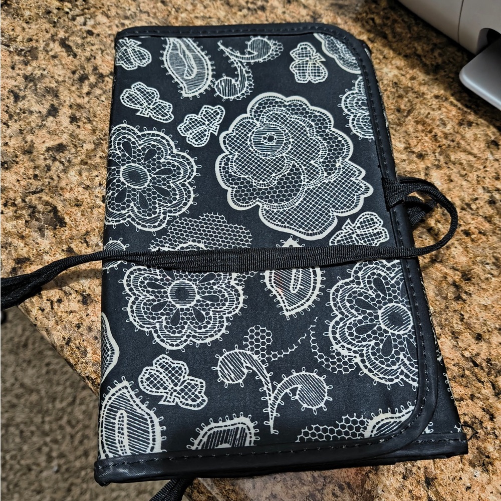 Black and White Floral 31 tri fold.